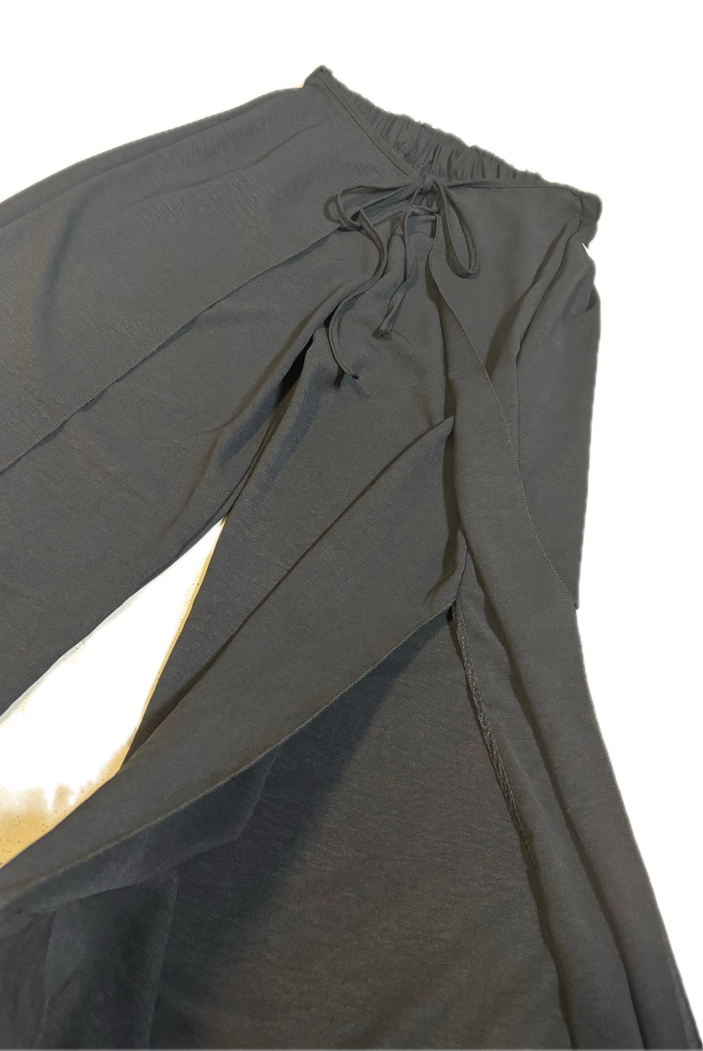 Pantalone con spacco
