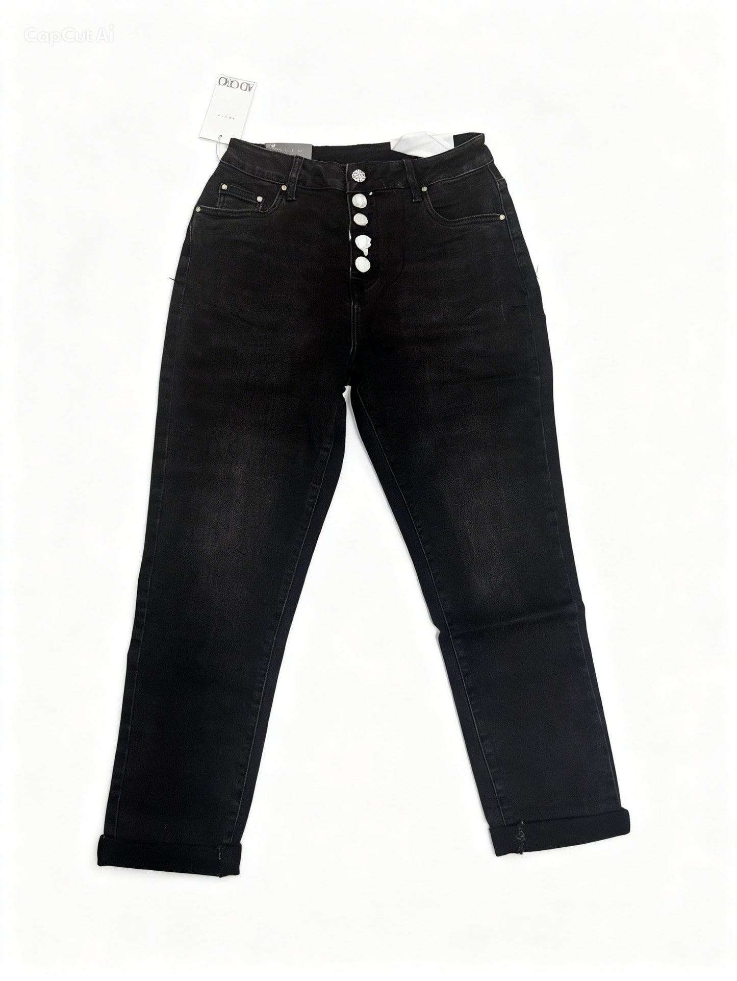 Jeans con bottoni neri